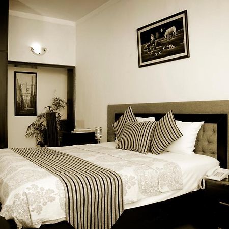 Royal Elegance Hotel Lahore Eksteriør billede