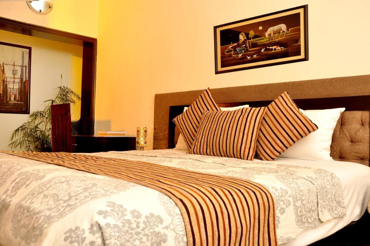 Royal Elegance Hotel Lahore Eksteriør billede