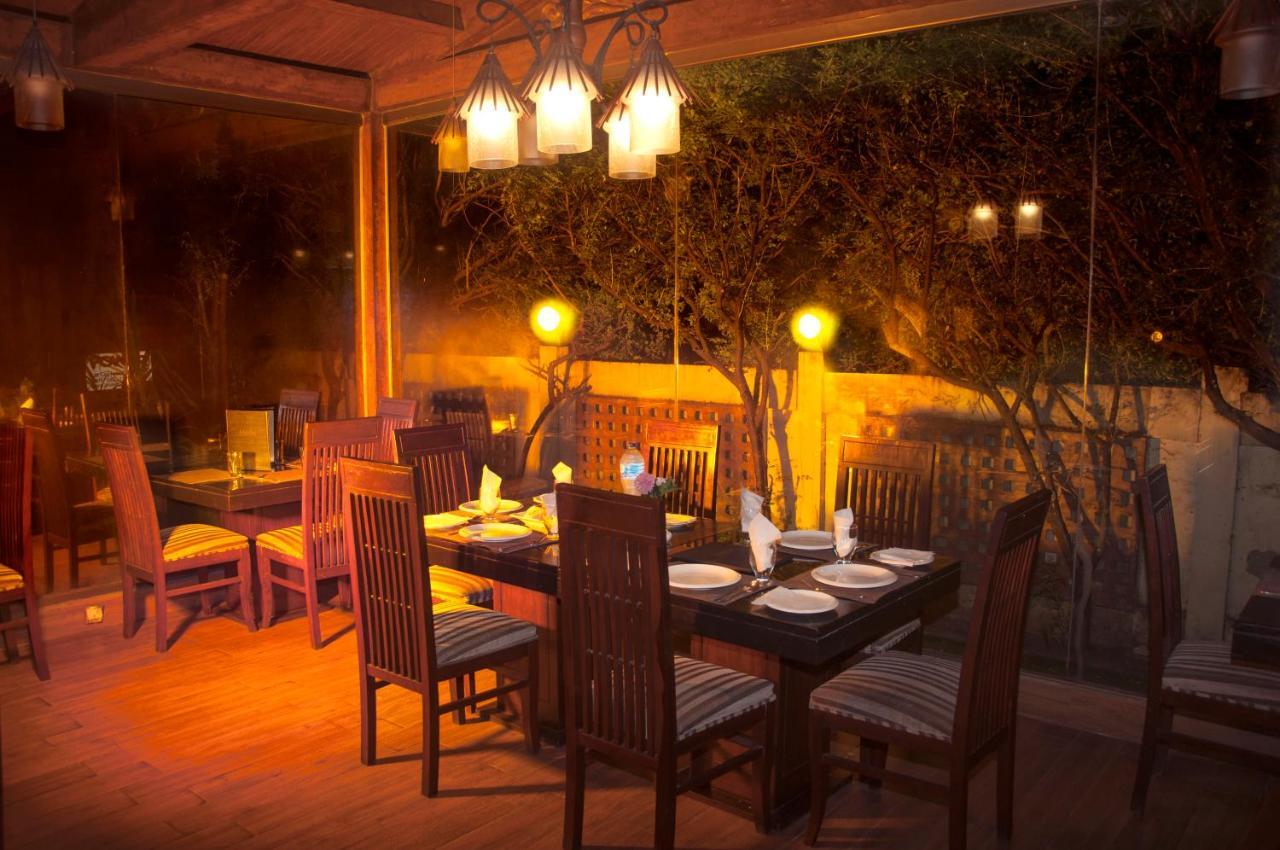 Royal Elegance Hotel Lahore Eksteriør billede