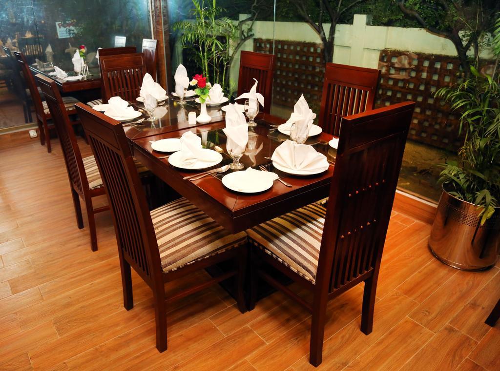 Royal Elegance Hotel Lahore Eksteriør billede