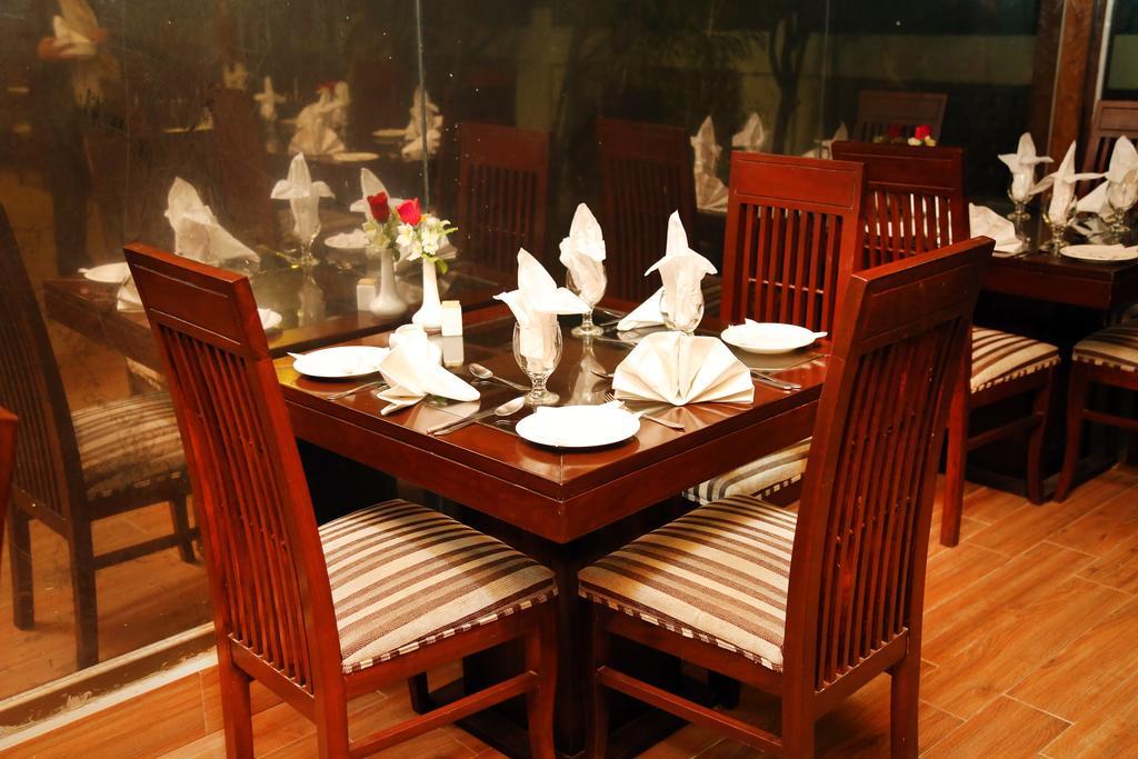 Royal Elegance Hotel Lahore Eksteriør billede