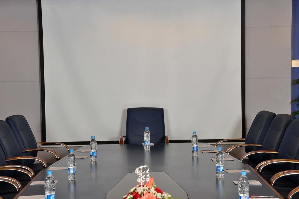 Royal Elegance Hotel Lahore Eksteriør billede